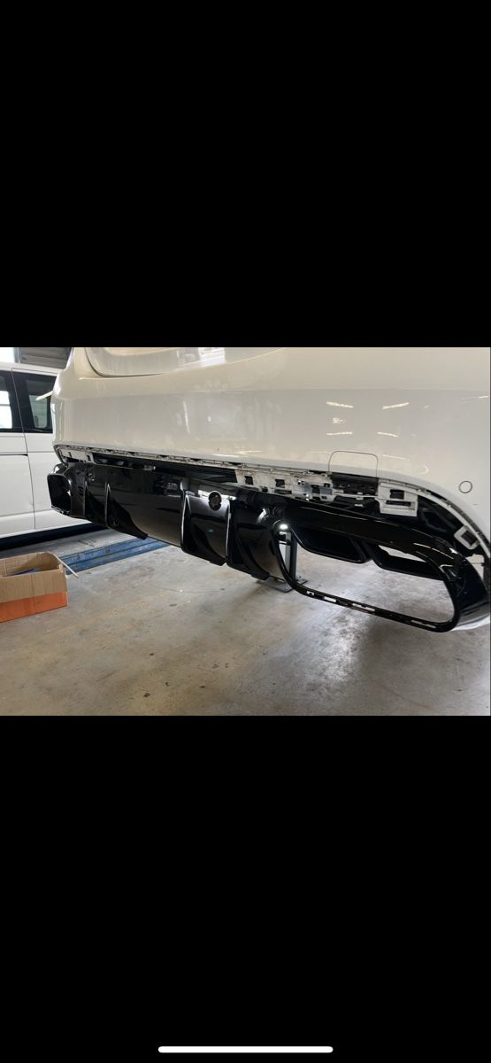 Mercedes-Benz Tutti pezzi di ricambio auto: Mercedes c63s Diffusor  – Usato da Volketswil venduto da CristianoUnited7
