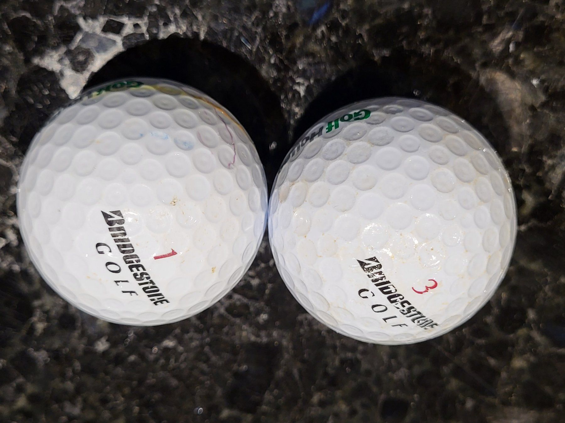 Bälle: 2 GOLFBÄLLE • Bridgestone GOLF • Golfspiel Golfball – Gebraucht aus Dorf von Mischa2010 1