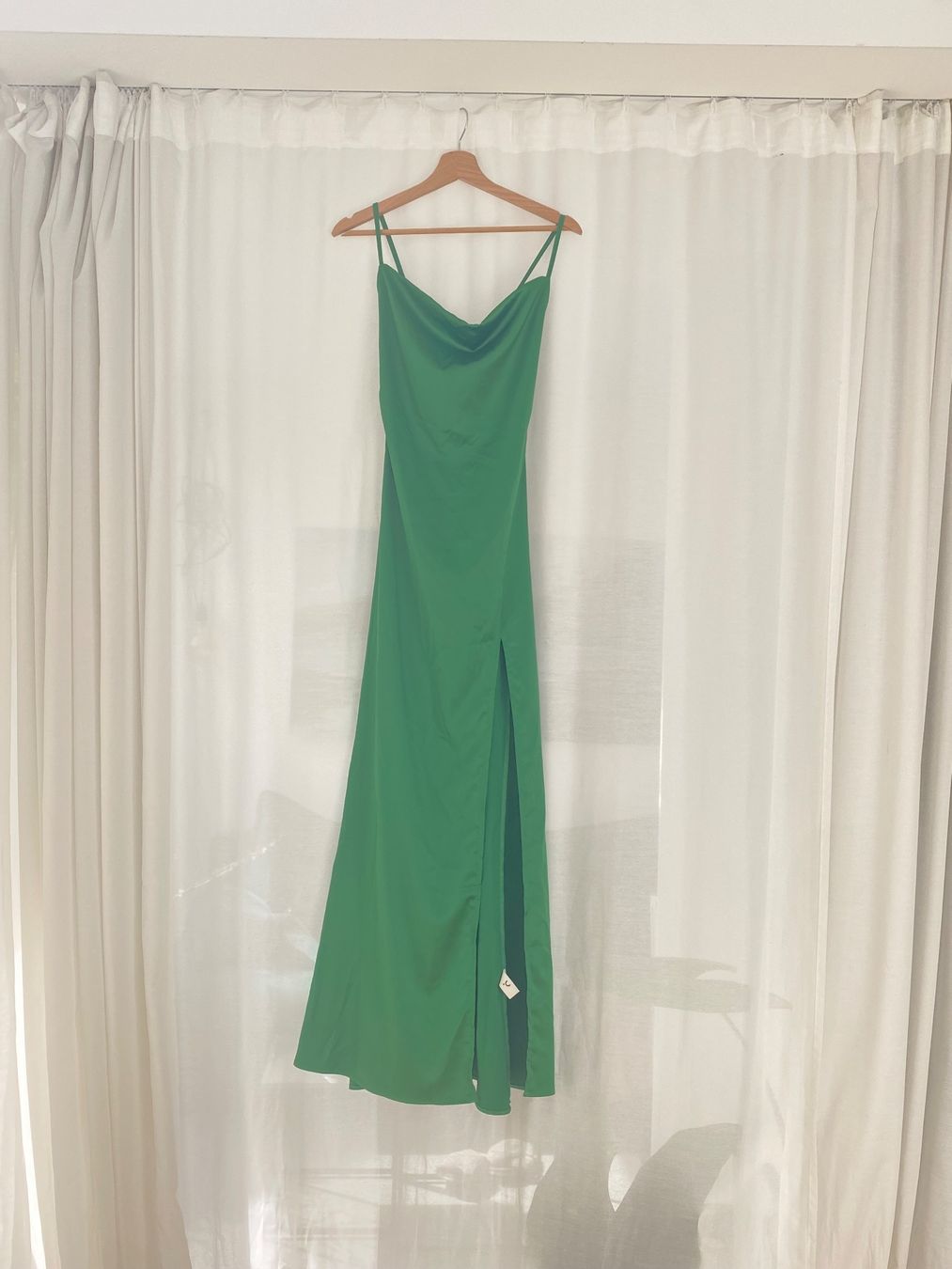 Vestiti: GRÜNES SATIN-KLEID – Nuovo e nell'imballaggio originale da Zürich venduto da isabel137