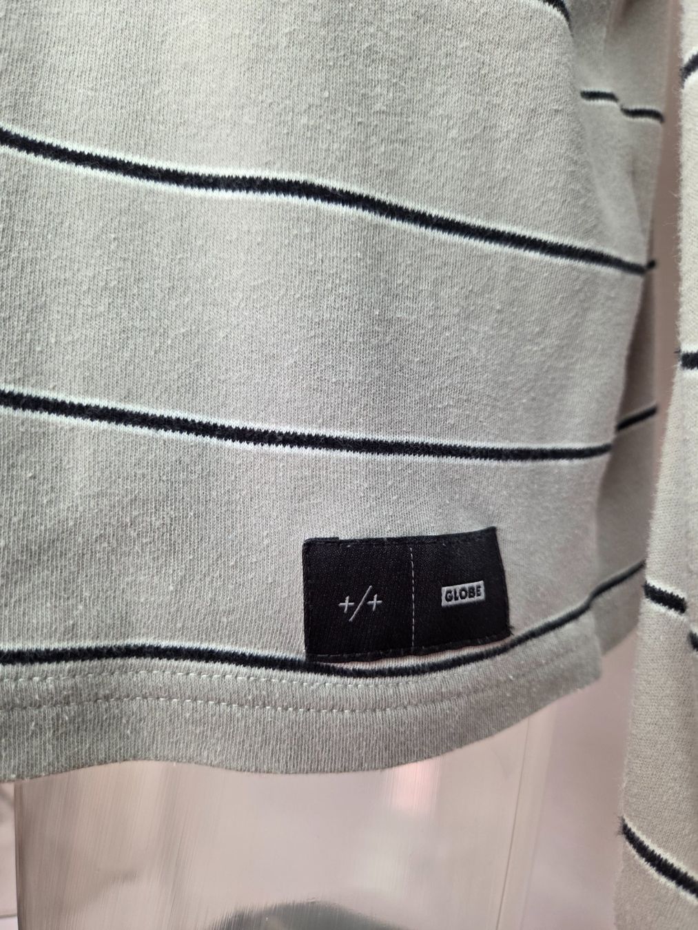 Maglioni & Felpe: Globe gestreiftes Langarmshirt - M – Usato da Bern venduto da -Aniko- 3
