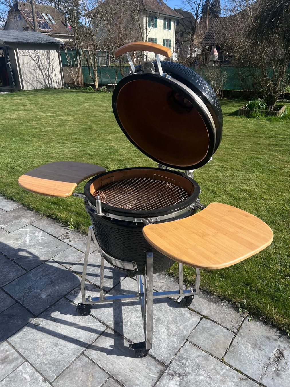 Griglie: Keramik Grill KAMADO mit Seitentischen – Nuovo (secondo la descrizione) da Gränichen venduto da fre_dy120