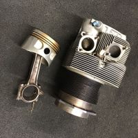 Zylinder und Kolben von Sternmotor als Deko