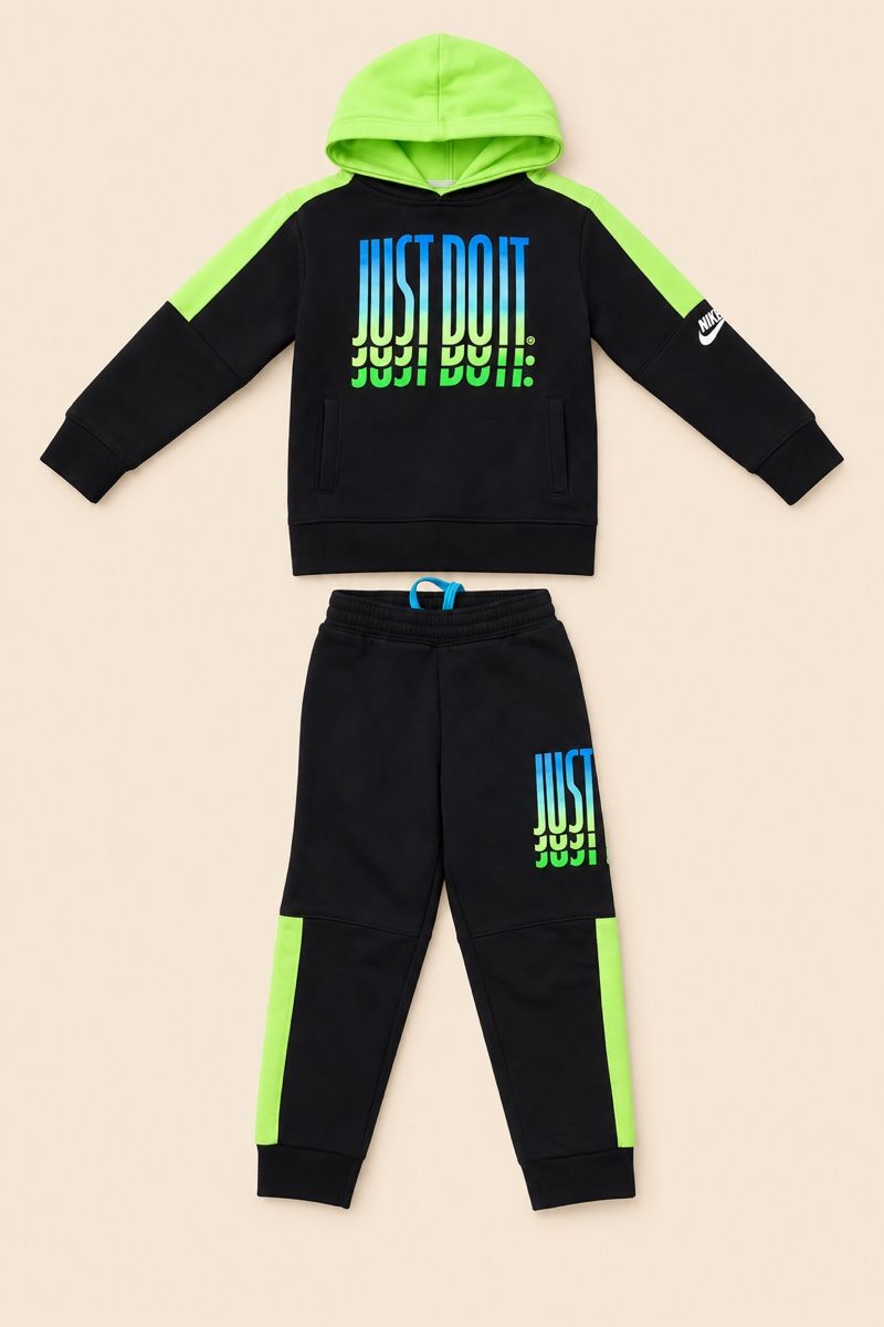Nike Completi: ENSEMBLE NIKE ENFANT À CAPUCHE – Usato da Lausanne venduto da mar_6snp 1