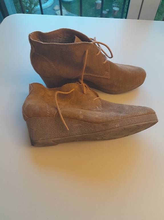 Scarpe da donna: Janet D Wildleder Stiefeletten Schnürer Gr. 40 – Usato da Cham venduto da desipere_in_loco 4