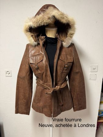 Veste en cuir marron avec capuche fourrure ❄️
