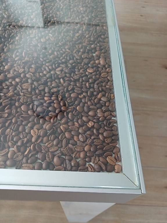 Tavoli: Esstisch mit Glasplatte und echten Kaffeebohnen – Usato da Winznau venduto da Mel.reyes 2