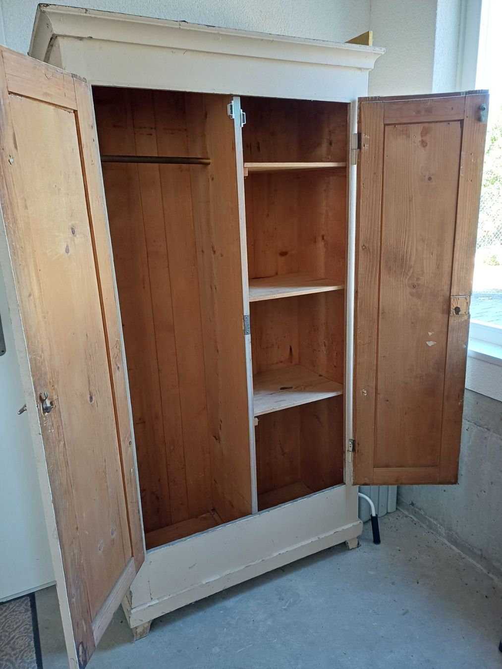 Schränke: Antiker Schrank – Gebraucht aus Neuenegg von Amadaeus 1
