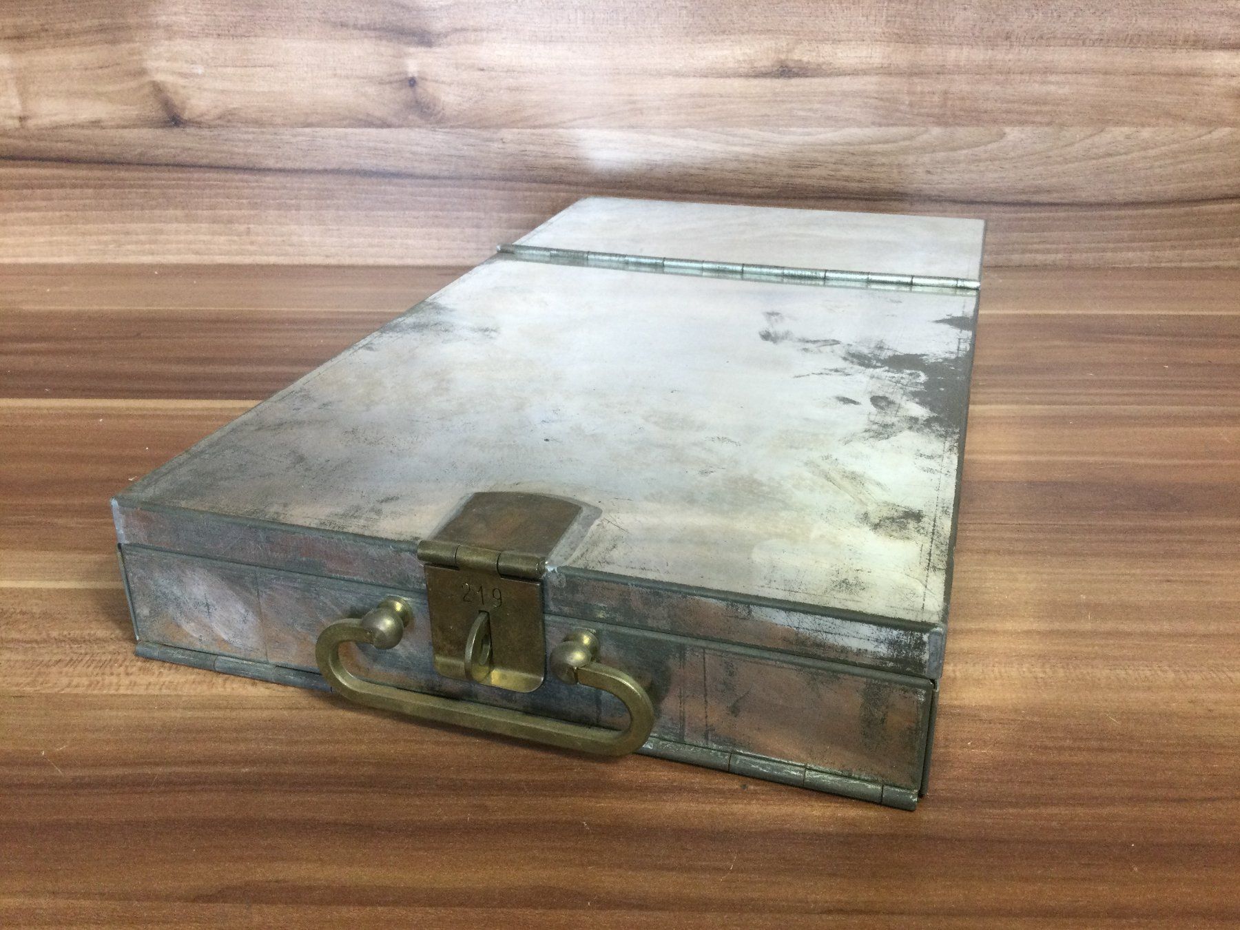 Attrezzi da lavoro: Exemplar einer klassischen Schweizer Tresorkassette – Usato da Wangen SZ venduto da kuriosum12 5