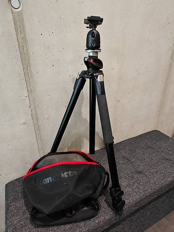 Stative & Köpfe: Manfrotto Tripod verstellbar mit  Verstautasche – Gebraucht aus Bern von elcancro7 3