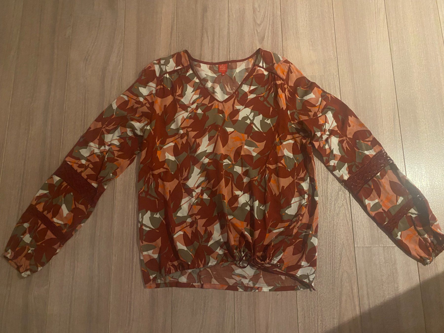 Camicette: MISS Bluse bunt bordeau/weiss/olive Gr. 38 – Usato da Bonstetten venduto da VCLS