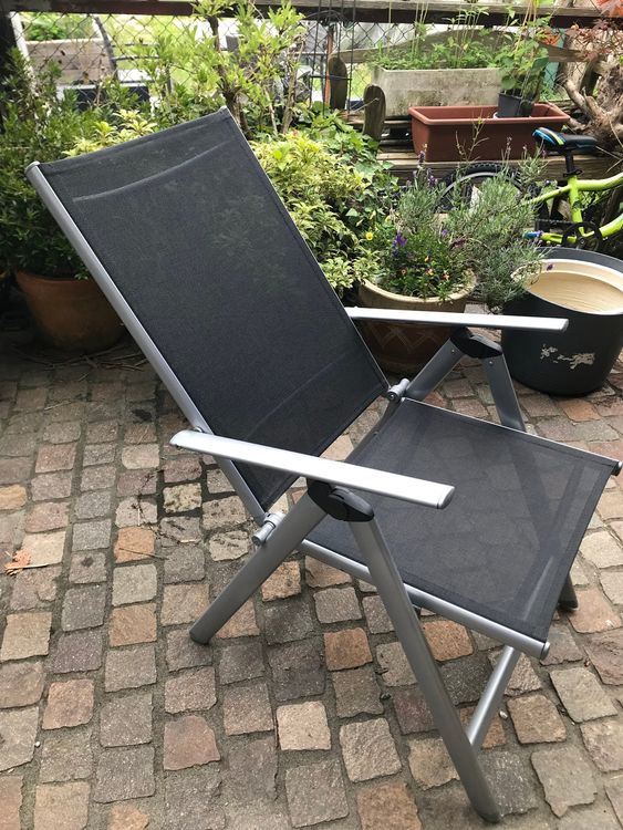 Garten Klappstuhl aus Metall mit Kissen, fast neu Kaufen auf Ricardo