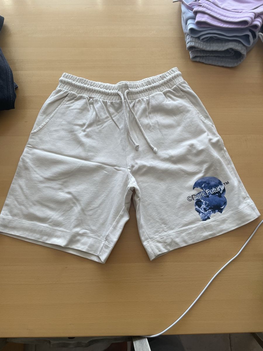 Pantaloni: Short Dark Future crème logo skull – Nuovo (secondo la descrizione) da Bussigny venduto da Z.seller