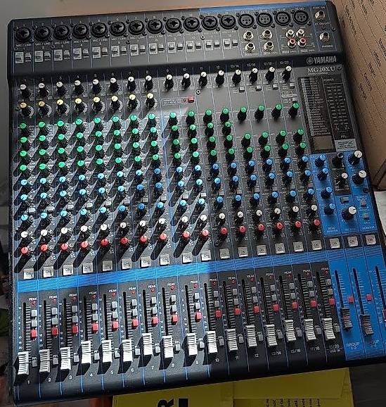 Mischpulte: Ensemble Console de Mixage, retour, support rack – Gebraucht aus Collombey von Sorby 1