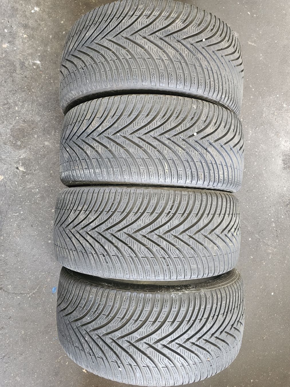 Pneus & Kompletträder: Winter Reifen  225 40 R18 – Gebraucht aus Wohlen AG von mmuell111