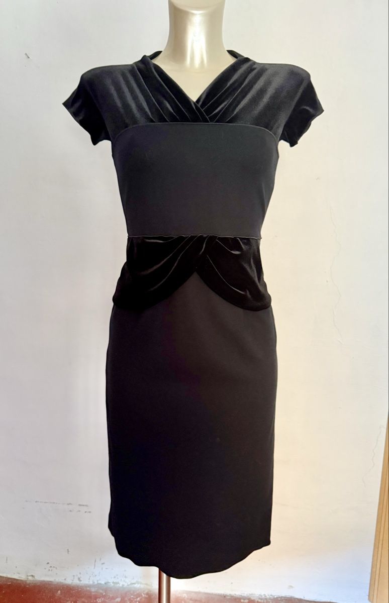 Armani Vestiti: Giorgio Armani dress S – Usato da Barna venduto da orbuyorcry