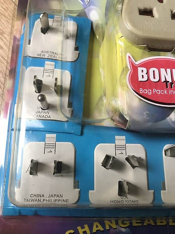 Spine: Adaptateur électrique multiprises emballé – Usato da Genève venduto da Olivi660 1