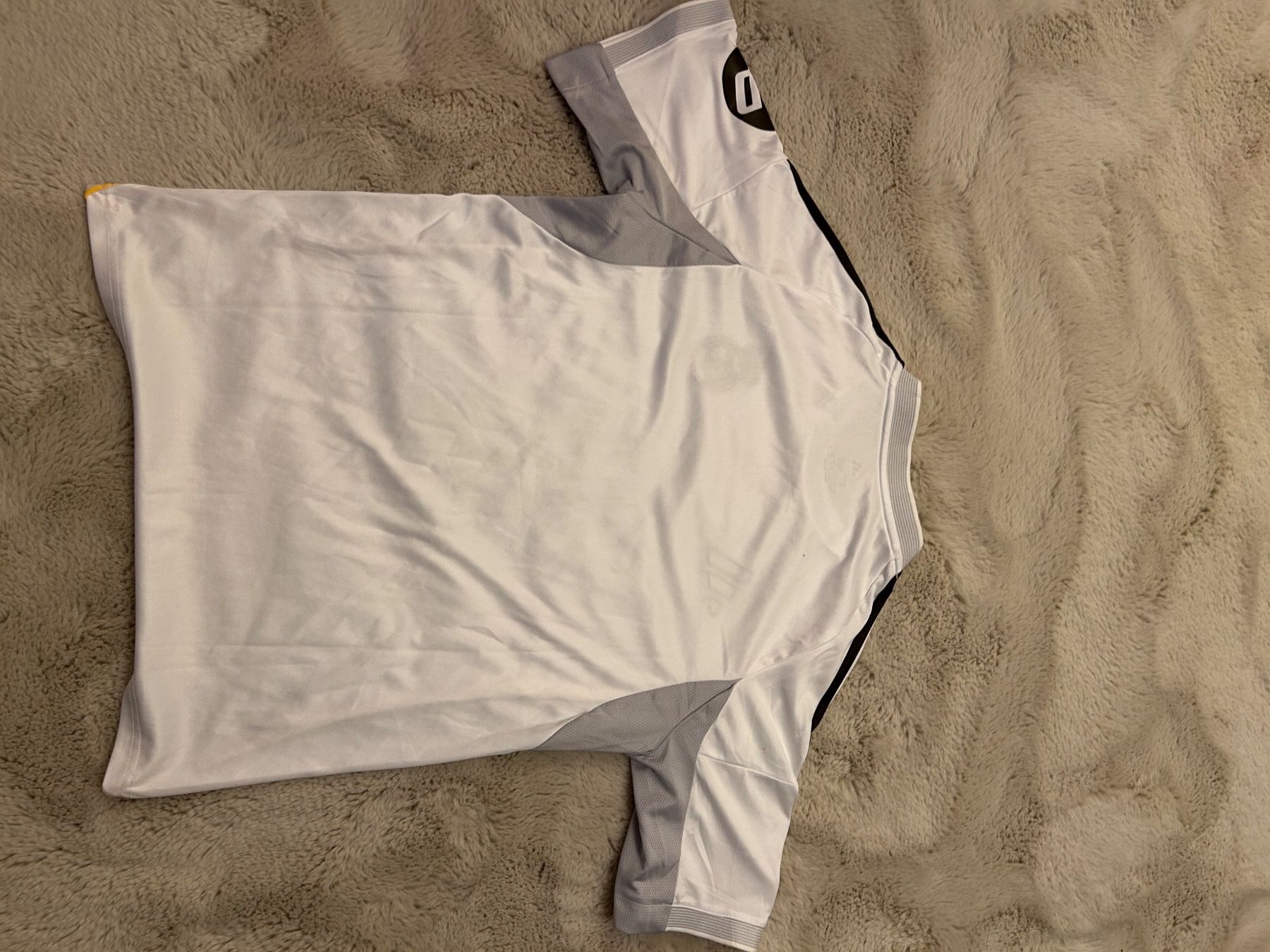 Real Madrid Leibchen & Hosen: Real Madrid Trikot 2025/2026 – Gebraucht aus Lenk im Simmental von niczbaeren 1