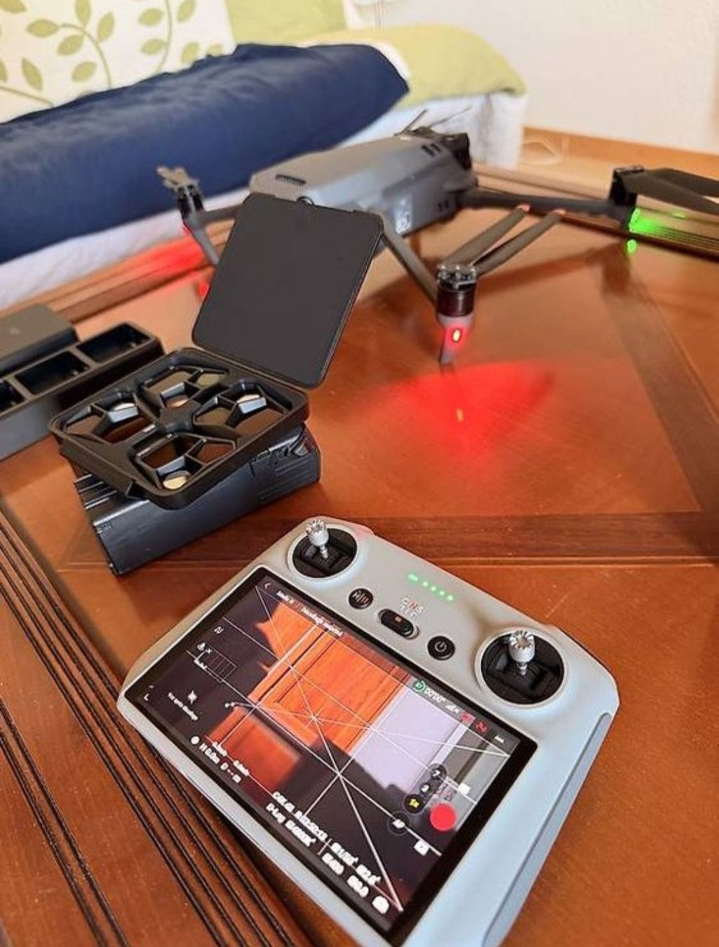 DJI Modellismo RC: DJI Mavic 3 Pro - Fly More Bundle + ein Zusatz akku – Usato da Rupperswil venduto da mrg_nf2s 2