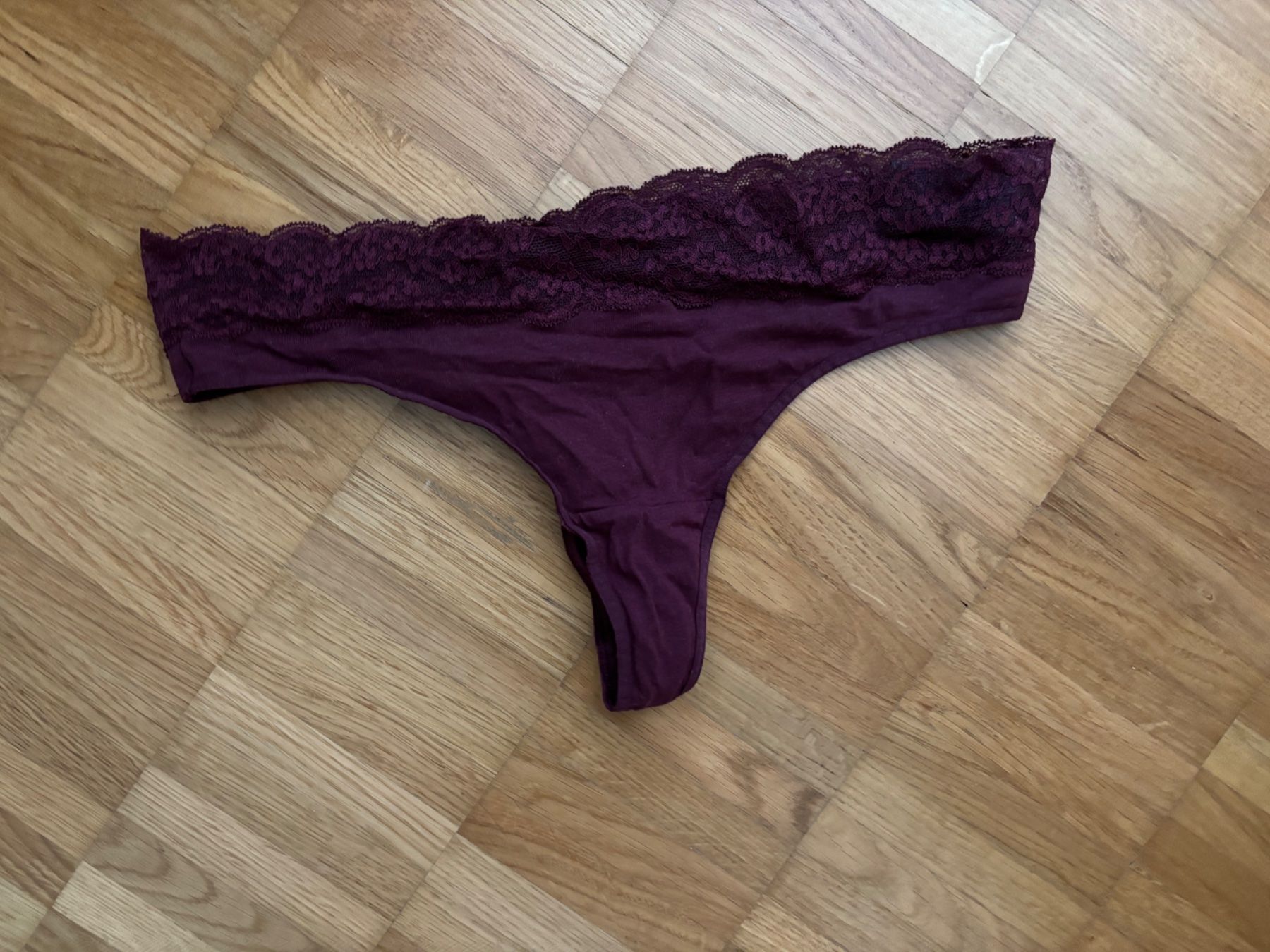 Sonstige Unterwäsche: Sexy Spitzen-String, Next, Gr. 38 – Gebraucht aus Winterthur von Sunshine143