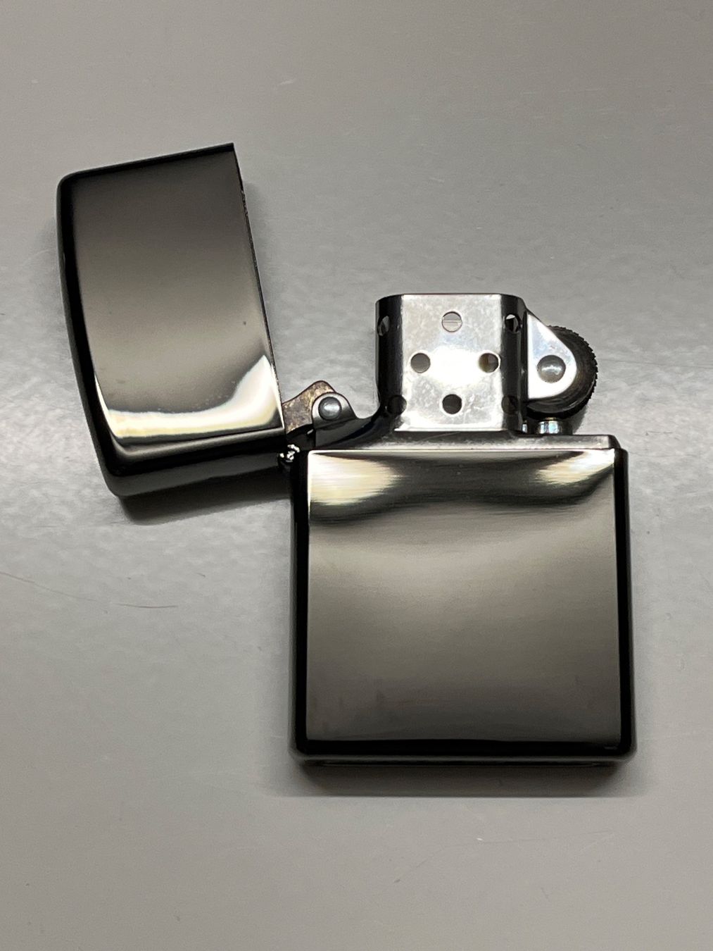Zippo Feuerzeuge: Zippo Feuerzeug Chrome High Polished Black – Gebraucht aus Zürich von VVintage 3