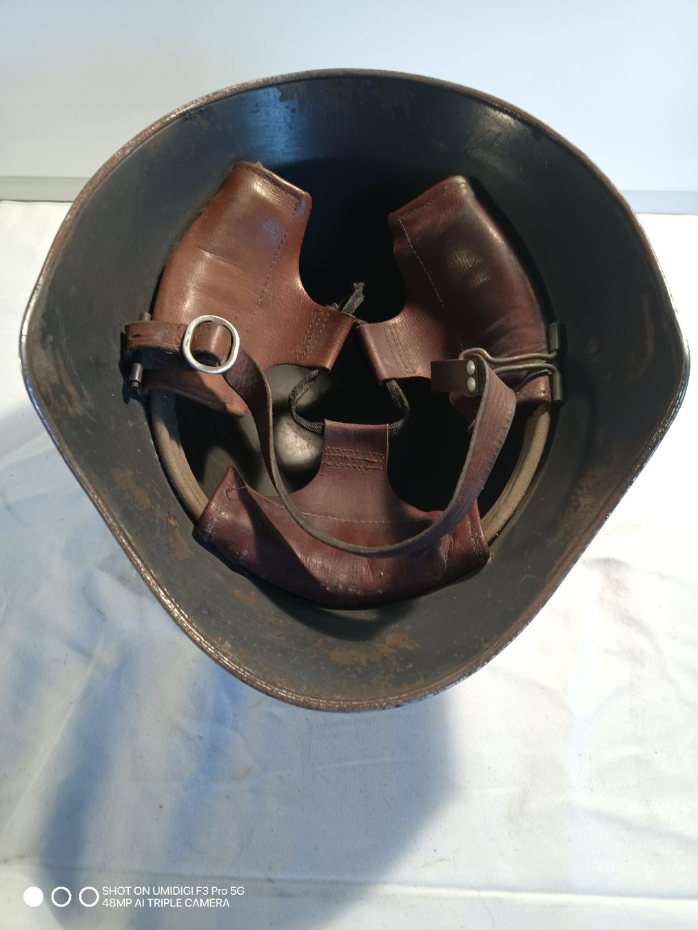 Schweizer Armee Uniformi & Effetti personali: Helm alt mit Leder Innenfutter Stahlhelm Militär  – Usato da Aarwangen venduto da to-hirschi 4