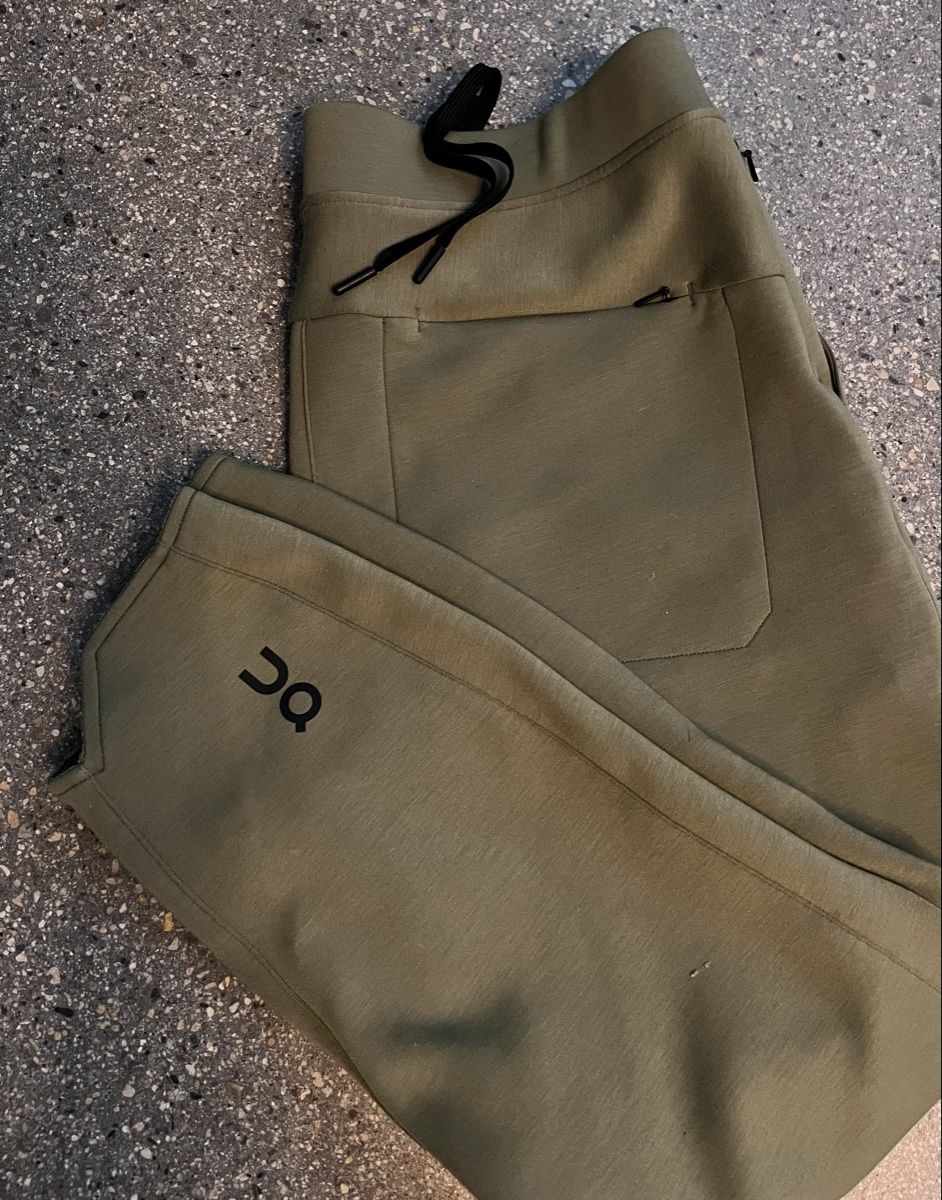 Pantaloni: ON sweatpants – Usato da Lausanne venduto da NYC67 4