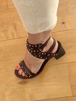 Wunderschöne Sandalen mit Nieten, bordeauxrot, Gr. 38