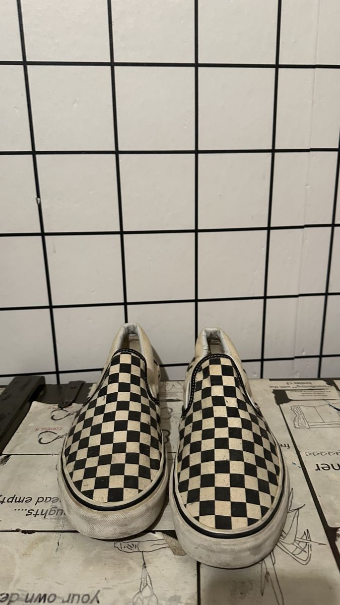 Vans Scarpe da uomo: Classic Vans Slip-Ons: Black & White Checkered, Size 42 – Nuovo (secondo la descrizione) da Genève venduto da ravehotline 2