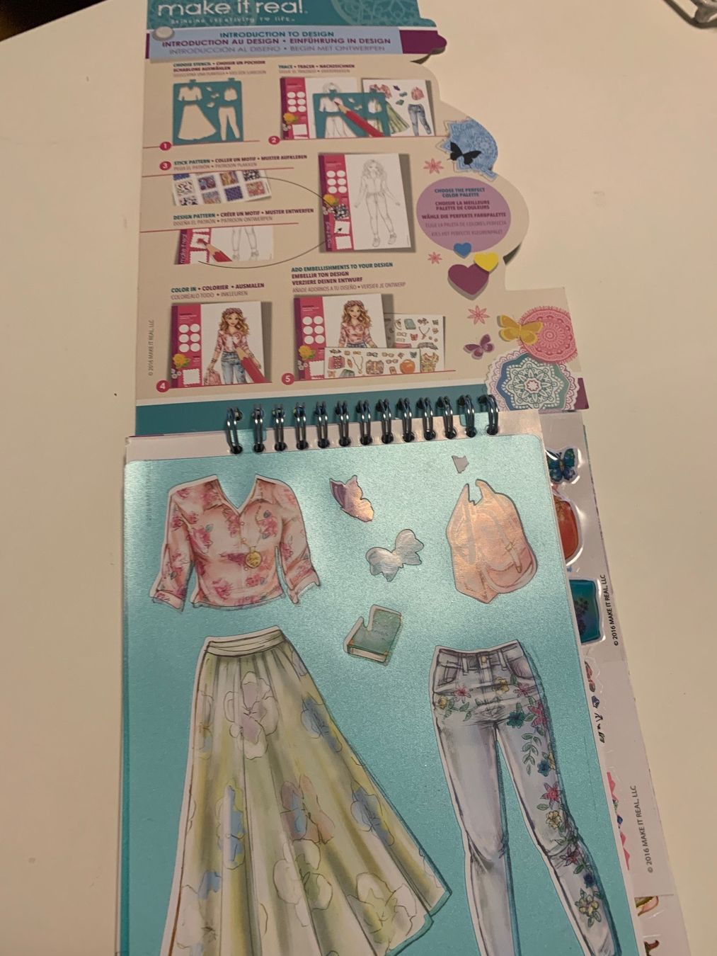 Bücher: ♥ Designer Collection make it real! Modedesign Skizzenbuch – Gebraucht aus Beromünster von msklef 1