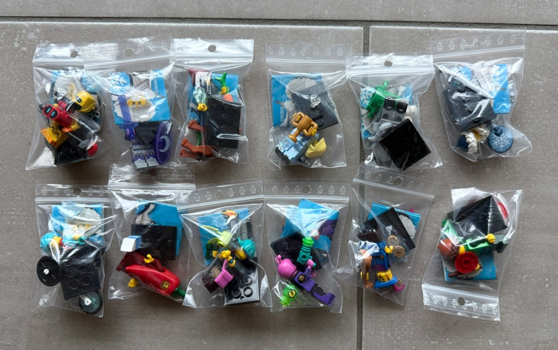 Lego Spielzeuge: Lego Minifigures - Serie 22 - Complete – Gebraucht aus Moudon von LeCollectionneur 1