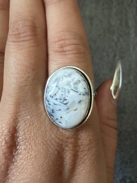 Ringe: Silberfarbener Ring mit weissem Stein – Gebraucht aus Chur von van_6qs7 1