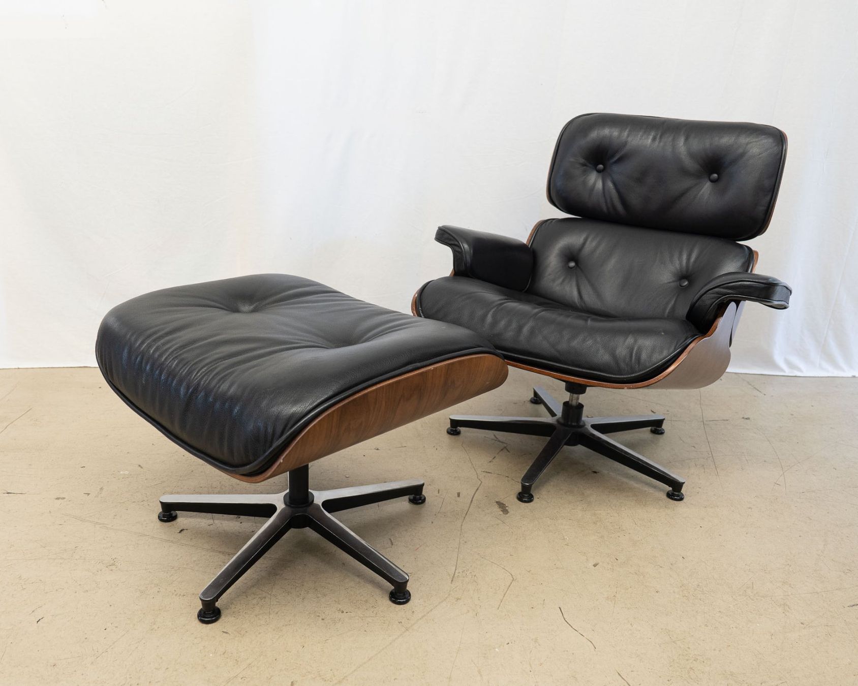 Poltrone: Cofemo Loungesessel mit Hocker, Leder Topzustand- Ref. 08/27 – Usato da Au ZH venduto da BrockiAu