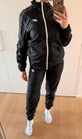 Nike Trainingsanzug, neuwertig, Grösse XS (Hose) / S (Jacke)