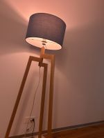 Stehlampe aus Holz