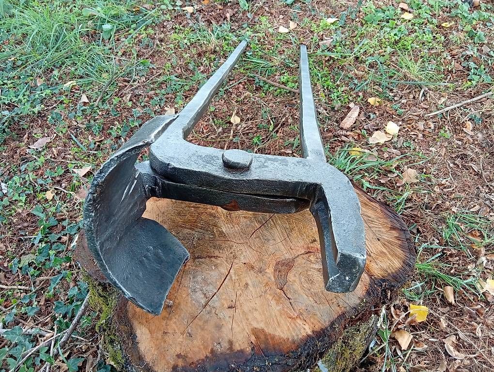 Tutti gli attrezzi: Ancienne pince de forgeron – Usato da Echichens venduto da Rootsboy 3