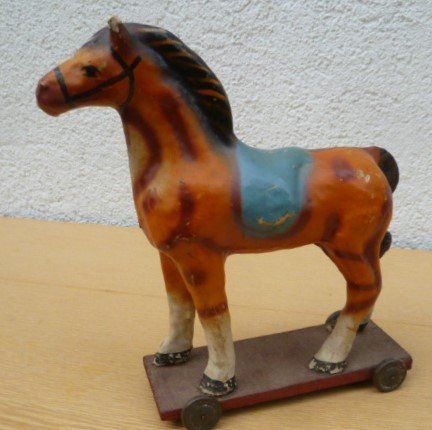Jouets: Antikes Spielzeug - Pferd auf Wagen – D'occasion à Effretikon par Heimstudio 3