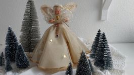 Schöner alter Engel circa 80 Jahre Alt mit Gablonzer Schmuck