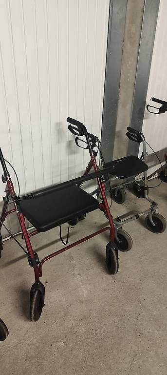 Ausili per la deambulazione: déambulateur / rollator – Usato da nyon venduto da mka_bn7r 2