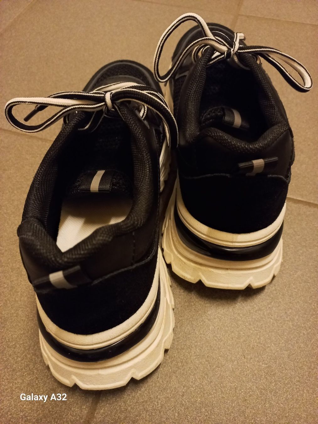 Scarpe da donna: Trendiger Sneaker Gr. 40 – Usato da Studen SZ venduto da Koller2525 2