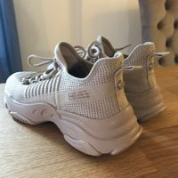 Neuwertige schöne Steve Madden Sneaker in beige 40/41!