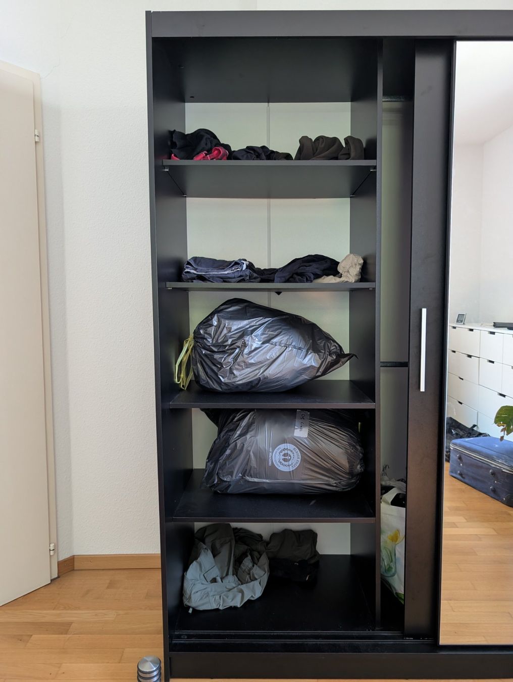 Armadi: Kleiderschrank mit Spiegel – Usato da Ennetbaden venduto da pau_8kxv 5