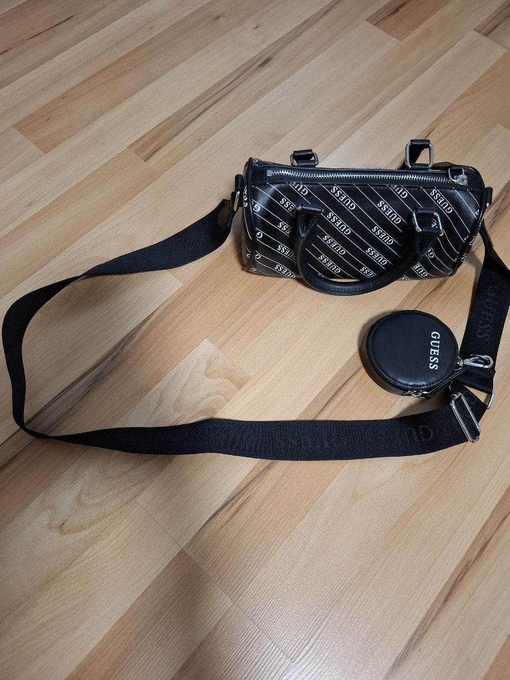 Guess Sacs femmes: Guess Tasche neu – Neuf (Voir description) à Netstal par Queen37 2