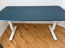 IKEA BEKANT elektrisch höhenverstellbarer Schreibtisch