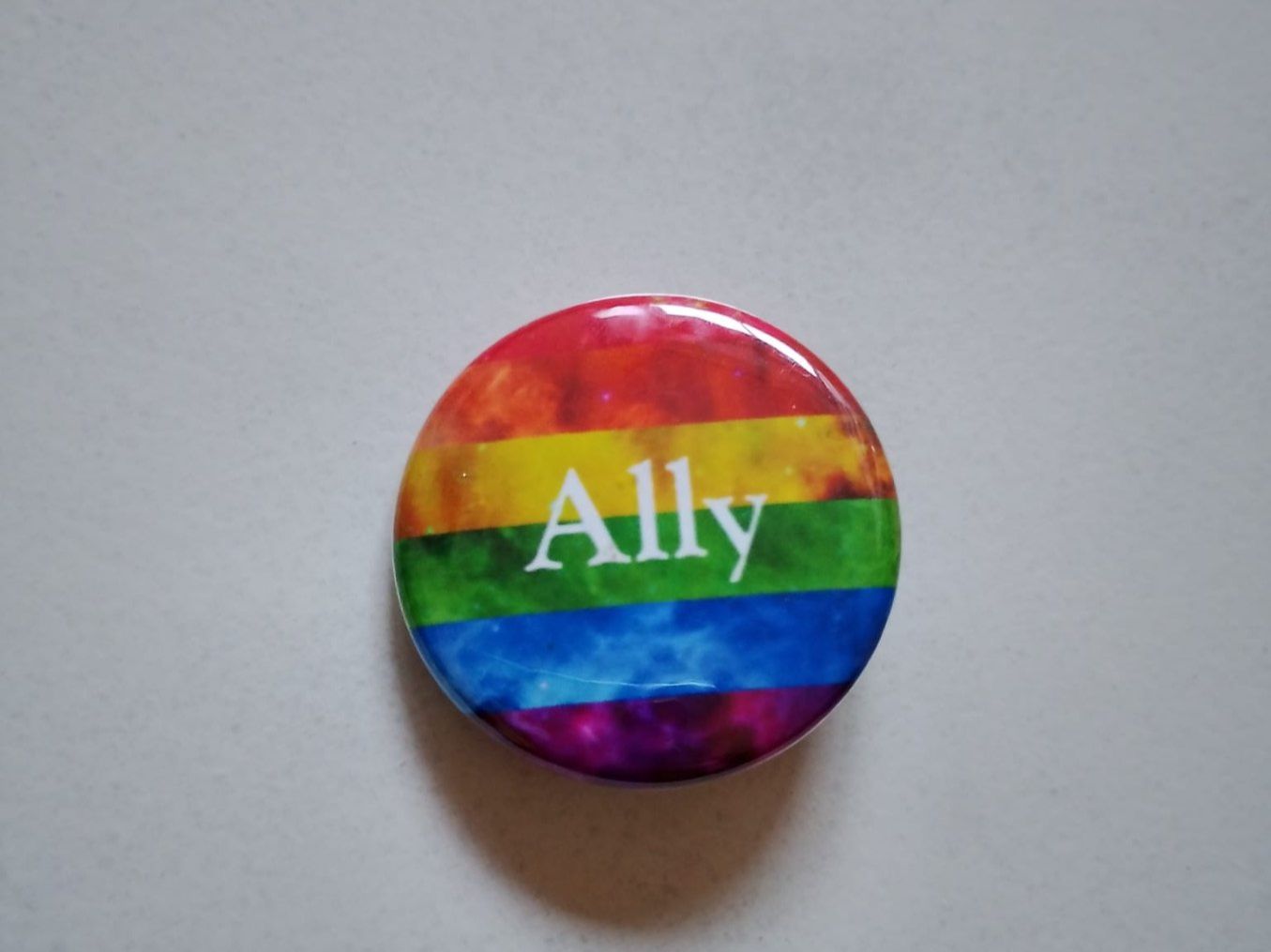 Placchette & Badge: LGBTQ+ Button/Anstecker: Ally – Usato da Ehrendingen venduto da 2Guagua2