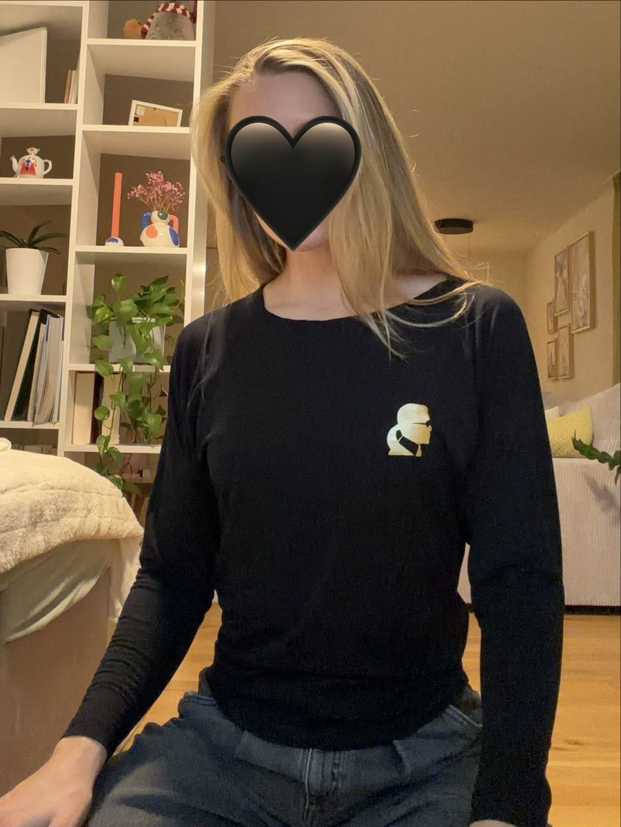 Karl Lagerfeld T-shirts: SCHWARZES KARL LAGERFELD LANGARMSHIRT – D'occasion à Zürich par dbu_s8p2