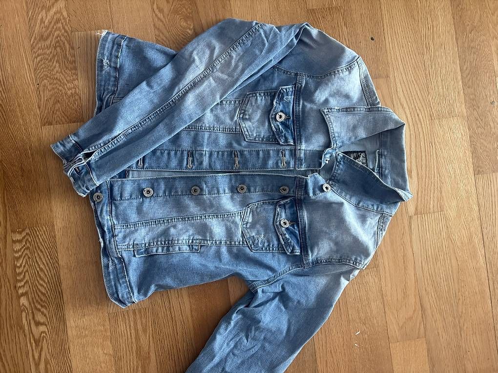 Vestes: Jeans Jacke hellblau  – D'occasion à Rotkreuz par MASI17