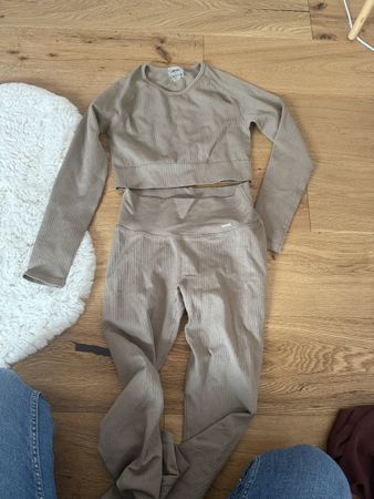 Sportswear Set Oberteil Gr L, Leggings Gr M beige