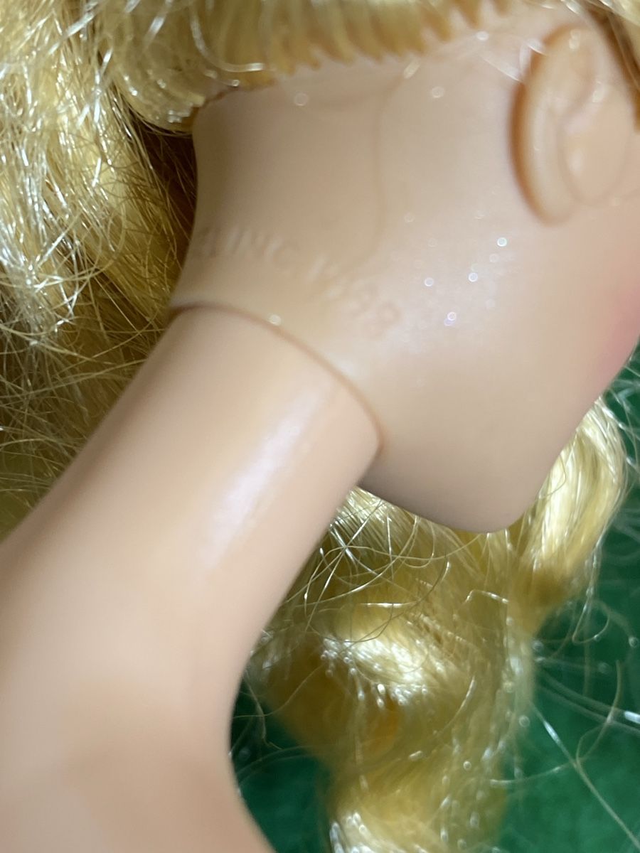 Bambole: 3 ältere Barbies, mit Knickbeinen – Usato da Utzigen venduto da Lasagne99 4
