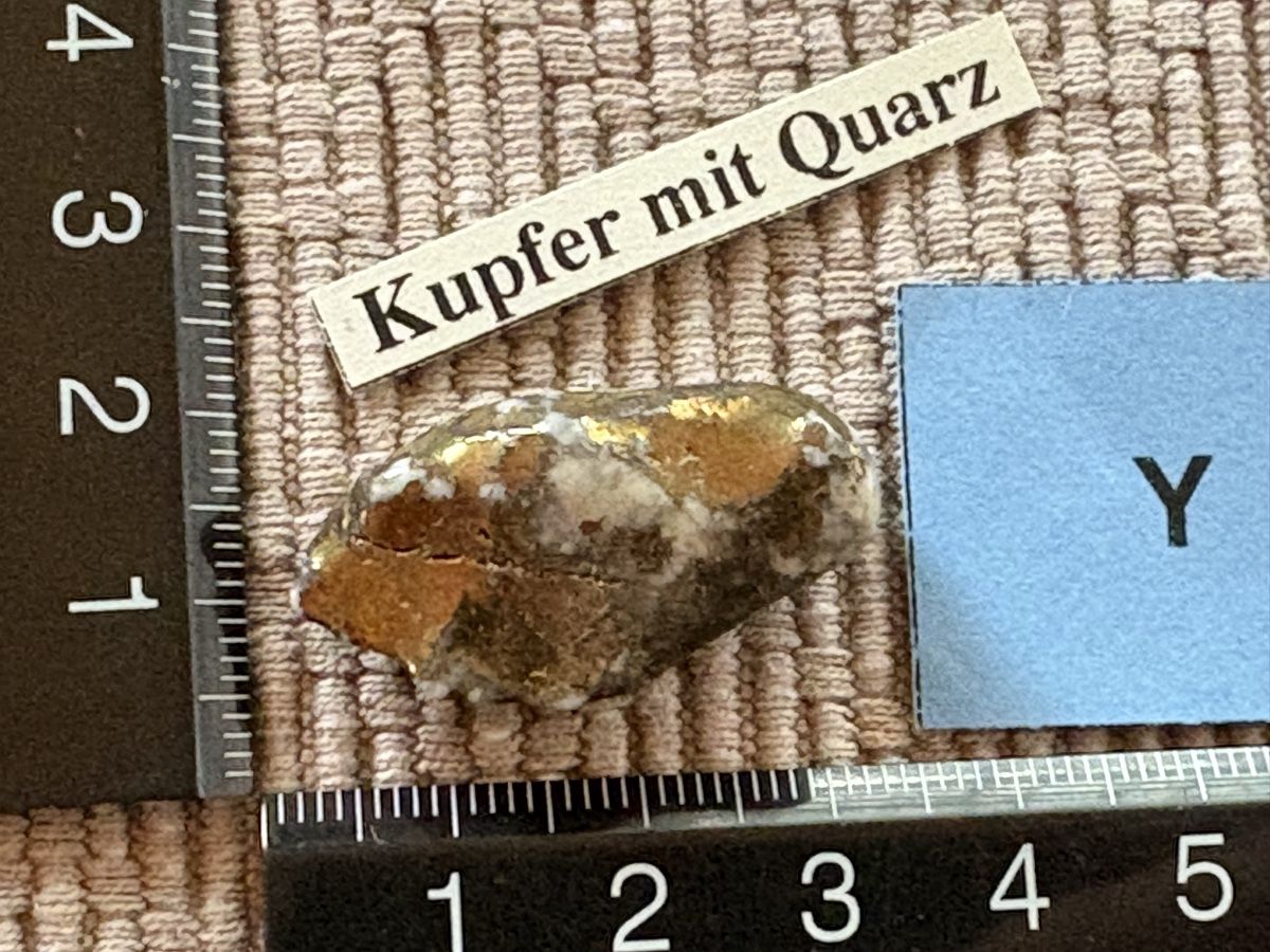 Minerali & Pietre curative: Kupfer mit Quarz – Usato da Rümlang venduto da euqinom16