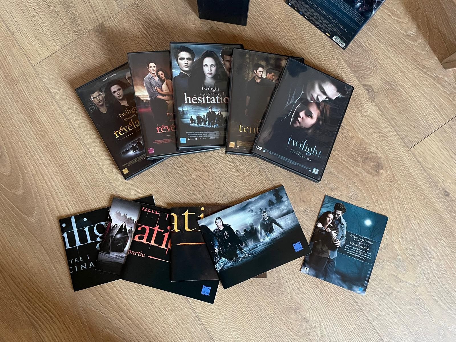 Tutti i DVDs: Coffret DVD Saga Twilight Complète + posters – Usato da Lonay venduto da steve.paquier 2